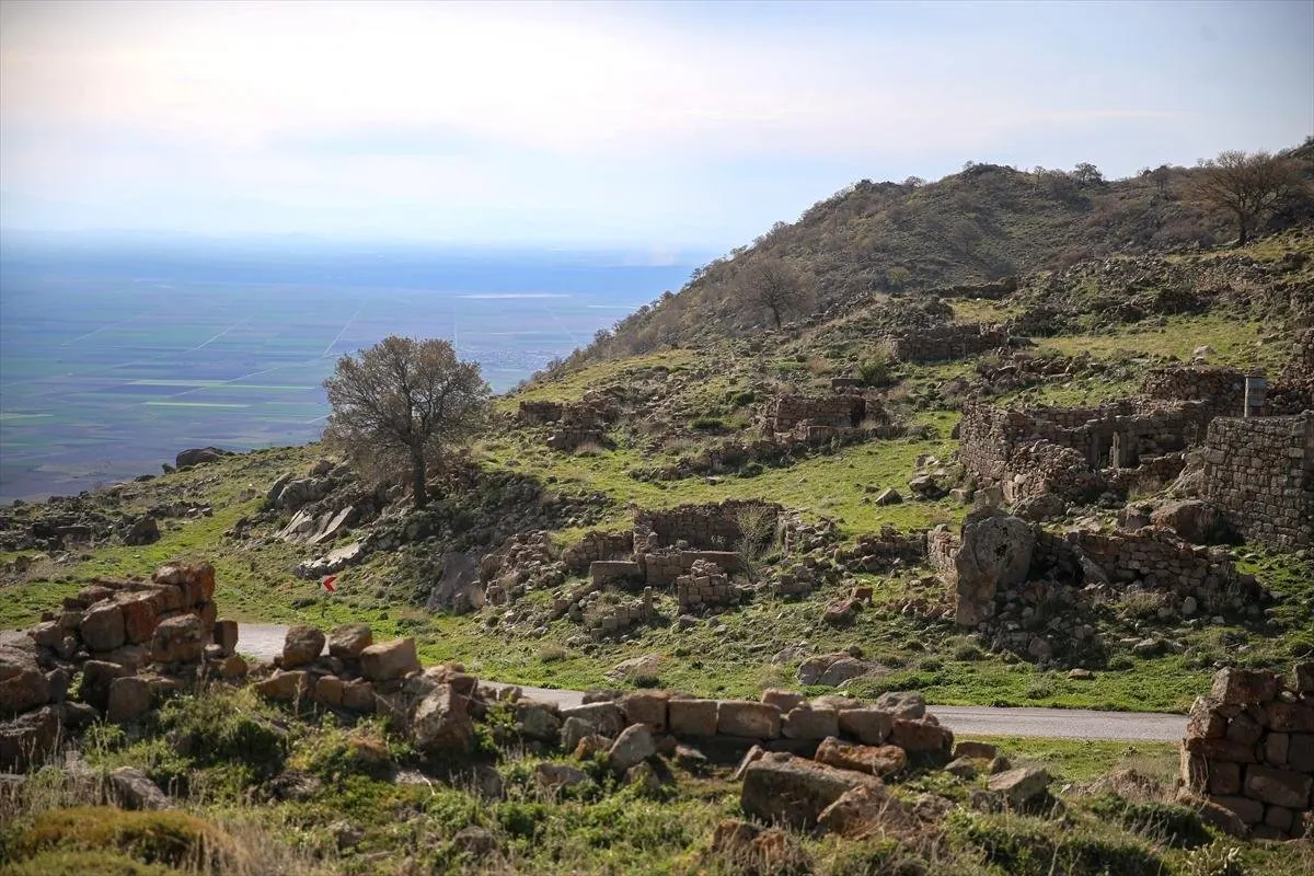Karadağ’ın volkanik yamaçları